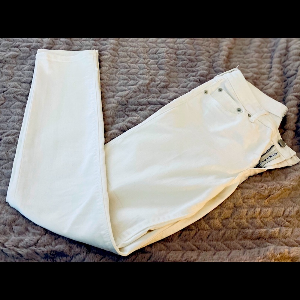 White ankle jeans